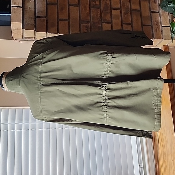 Army Green Light weight Jacket (Like New Condition) - Picture 10 of 12